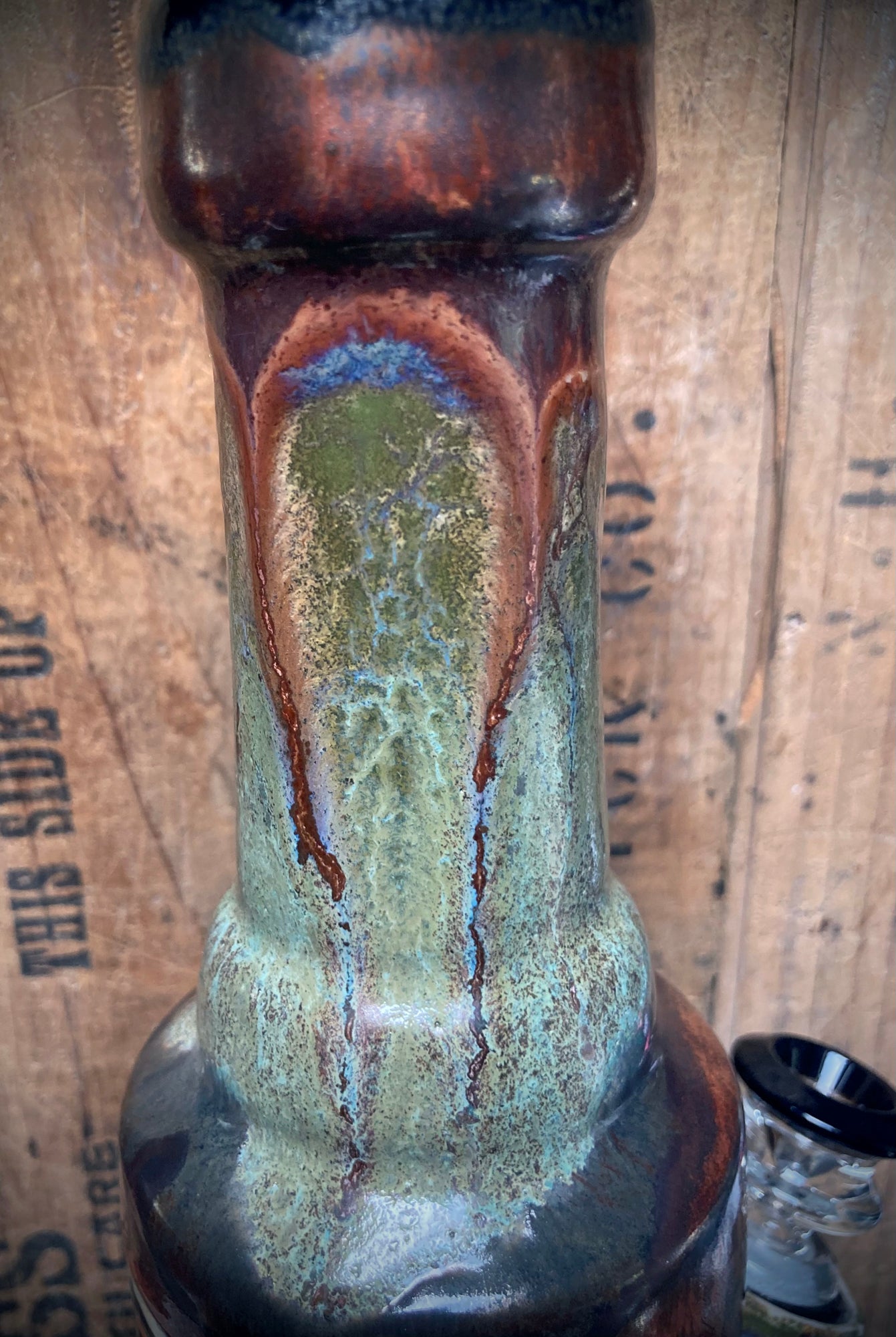 Swampy green and rust ceramic bong with playful woman and leaf crown illustration