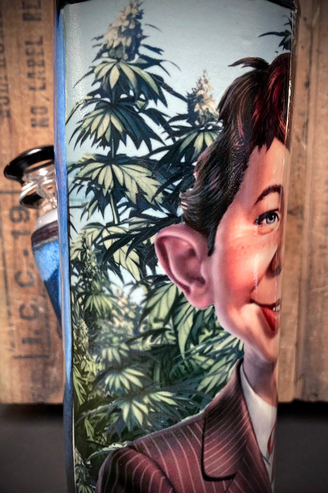 Ceramic Bong - "POP Art - What, Me Worry?"