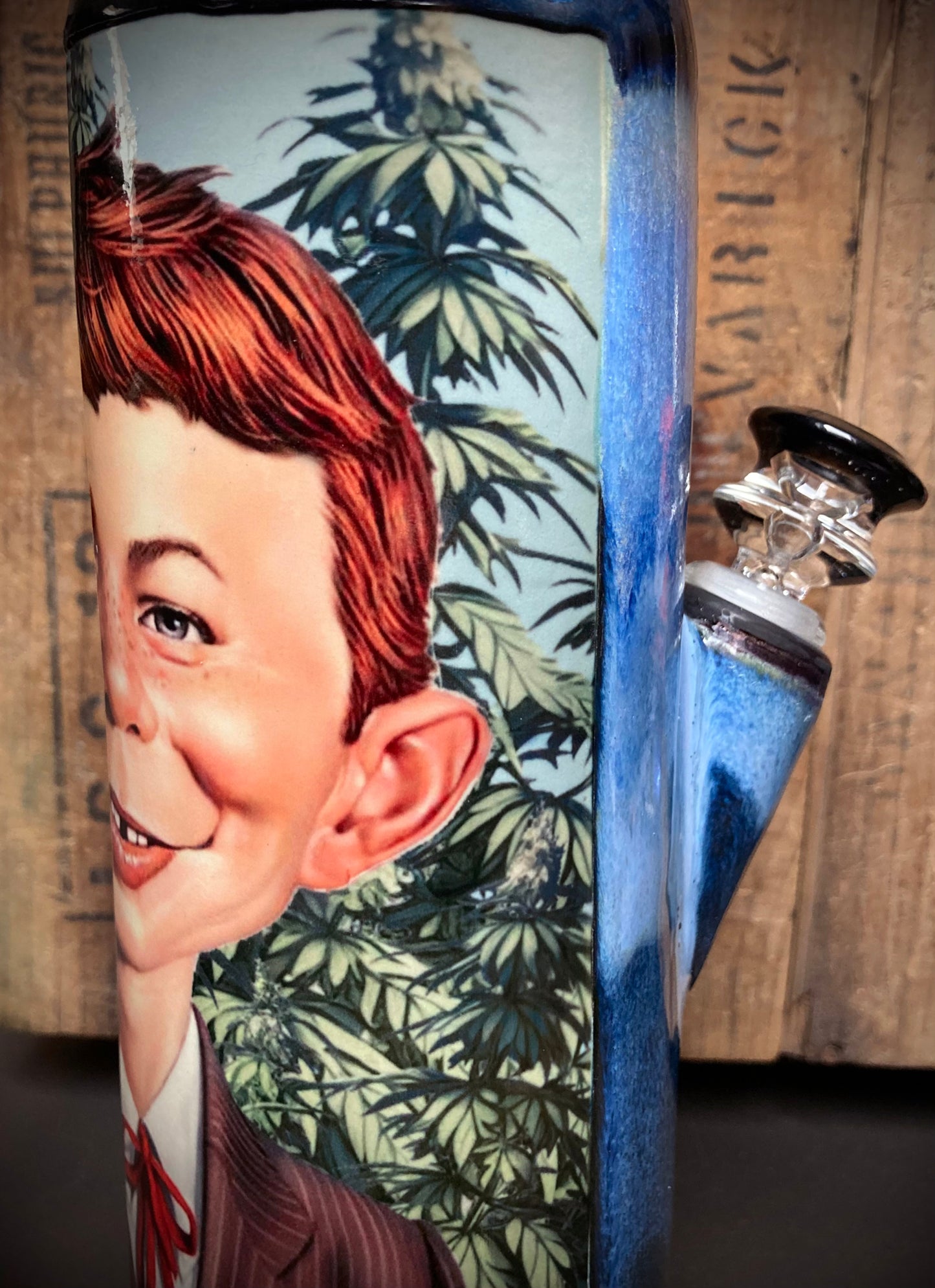 Ceramic Bong - "POP Art - What, Me Worry?"