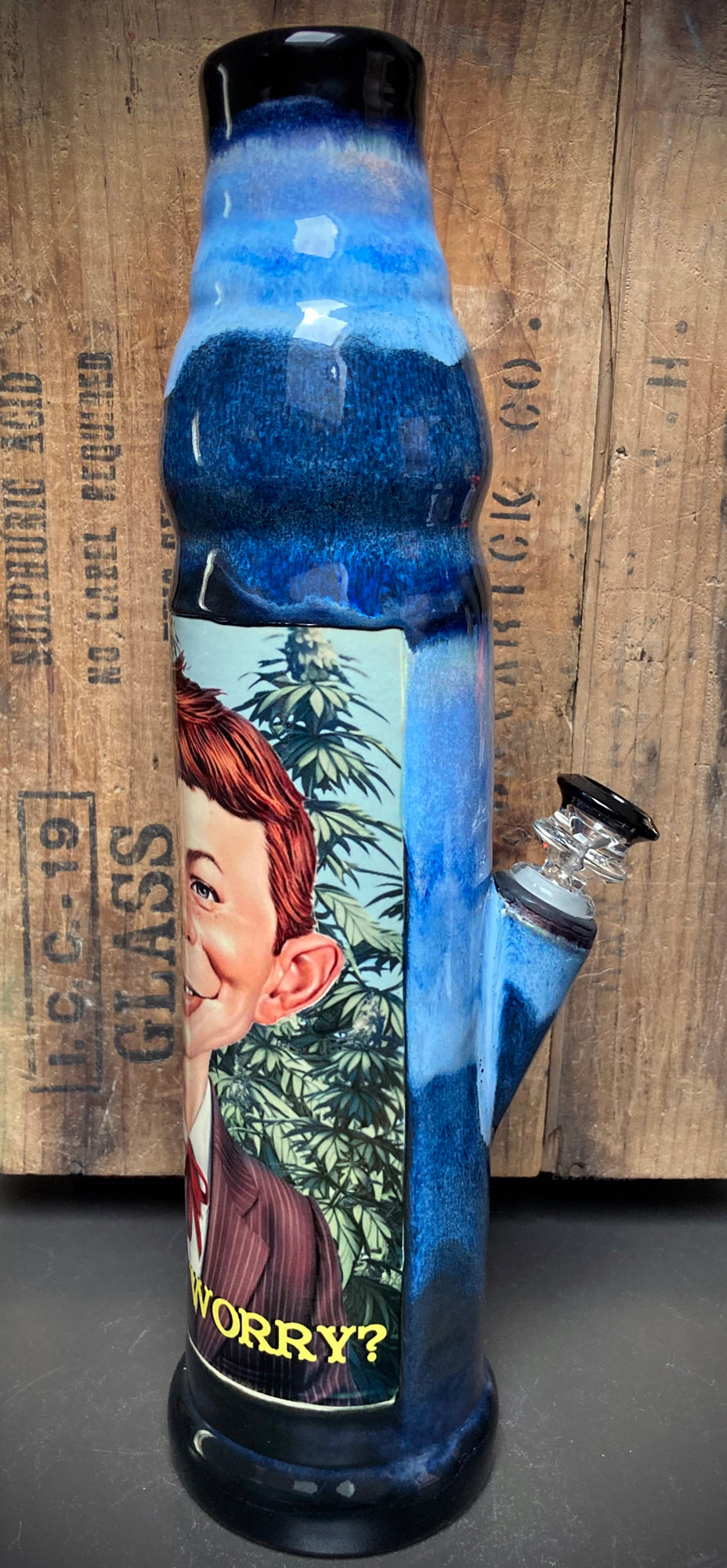 Ceramic Bong - "POP Art - What, Me Worry?"
