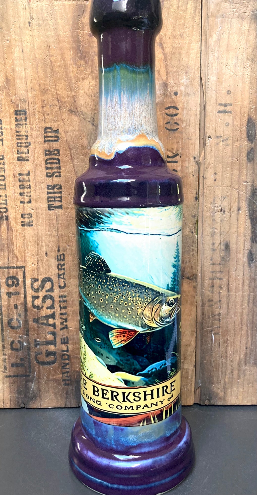 Ceramic bong trout fish river design featuring vibrant colors and detailed artwork for a unique smoking experience